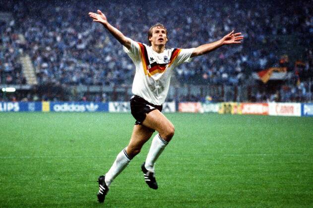 Jürgen Klinsmann (Deutschland) - Torjubel Fußball WM Herren Weltmeisterschaft 1990, Länderspiel, Gruppenspiel, Gruppe D, Nationalmannschaft, Nationalteam, Vdia Einzelbild Mailand Freude,