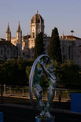 Der Laureus World Sports Awards 2004 vor dem Mosteiro dos Jeronimos de Belem in Lissabon Laureus World Sports Awards 2004, Sportlerwahl, Ehrung, Sportlerehrung, Sportlerauszeichnung, Vdig Totale Award