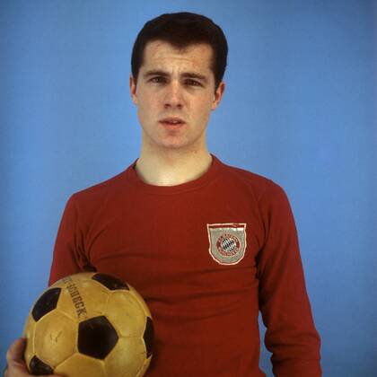 Franz Beckenbauer (FC Bayern München) Fußball 1. BL Herren DEUTSCHSPRACHIGE SPORTZEITSCHRIFTEN UND -ZEITUNGEN NUR NACH RÜCKSPRACHE, Saison 1965 1966 Porträt Aufnahmedatum geschätzt