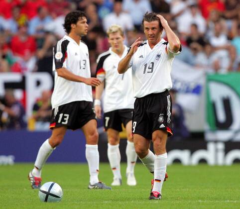Bernd Schneider (Deutschland) Fußball EM Herren Euro 2004, Europameisterschaft, Länderspiel, Nationalmannschaft, Nationalteam, Gruppe D Einzelbild Lissabon