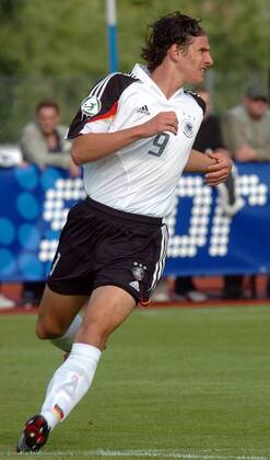 Mario Gomez (Deutschland U19 ) Fußball EM Herren U 19 Europameisterschaft 2004, Länderspiel, Nationalmannschaft, Nationalteam, Nationaltrikot Einzelbild Junioren Fribourg Dynamik,