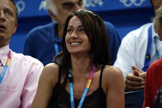 Turnlegende Nadia Comaneci (Rumänien) verfolgt die Turnwettkämpfe der Olympischen Spiele 2004 von Athen Turnen OS Sommer Damen Olympische Sommerspiele Athen 2004, Olympia, Olympiade, Spiele, Kunstturnen, Geräteturnen, Vdig Einzelbild Maroussi Freude,