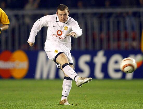 Wayne Rooney (Manchester United) zieht ab Fußball EC 1 Herren Champions League 2004 2005, Manchester United FC, ManU Einzelbild Prag Dynamik,