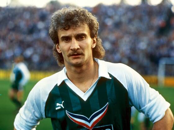 Rudi Völler (Bremen) Fußball 1. BL Herren DEUTSCHSPRACHIGE SPORTZEITSCHRIFTEN UND -ZEITUNGEN NUR NACH RÜCKSPRACHE, Saison 1985 1986 Porträt Aufnahmedatum geschätzt Stuttgart