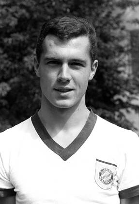 Franz Beckenbauer (FC Bayern München) Fußball 1. BL Herren Saison 1965 1966, Vorstellung, Präsentation, Pressetermin, Porträttermin, Vdia, Vsw Porträt München
