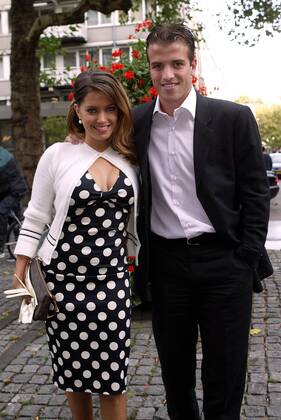 Rafael van der Vaart (Ajax Amsterdam) mit seiner Freundin, MTV Moderatorin Sylvie Meis (beide Niederlande) -  Fußball Herren Eredivisie 2003 2004, Ehrendivision, 1. Niederländische Holländische Liga Gruppe Amsterdam Freude,