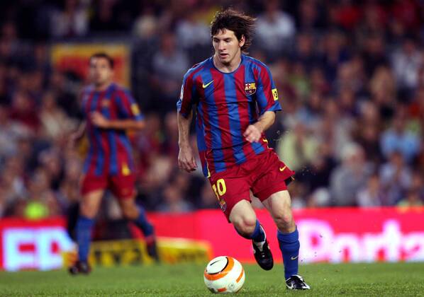 Lionel Messi (FC Barcelona) am Ball Fußball Herren Primera Division 2005 2006, 1. Spanische Liga, FC Barcelona, Barca Einzelbild pan11224 Barcelona Dynamik,  