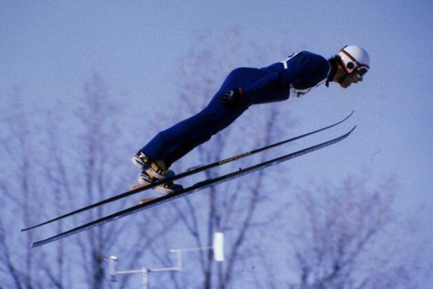 Ulrich Wehling (DDR) - Flugphase Nordische Kombination OS Winter Herren Olympische Winterspiele 1980, Olympia, Olympiade, Spiele, Nordischer Skisport, Ski Nordisch, Vdia Einzelbild Lake Placid