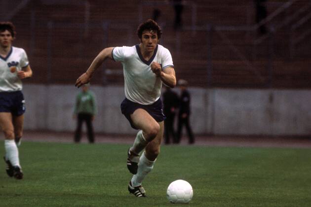 Eberhard Vogel (DDR) - Antritt Fußball WM Herren Weltmeisterschaft 1974, Länderspiel, Nationalmannschaft, Nationalteam, Nationaltrikot, Vdia Einzelbild Gruppe 1 Hamburg Dynamik,
