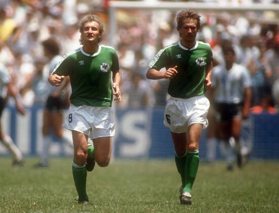 Rudi Völler (li.) und Norbert Eder (beide BR Deutschland) - Torjubel Fußball WM Herren Weltmeisterschaft 1986, Länderspiel, Nationalmannschaft, Nationalteam, Nationaltrikot, Vdia Gruppe Finale, Endspiel Mexico City, Mexiko Stadt