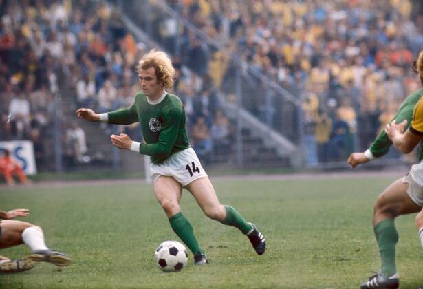 Uli Hoeneß (BR Deutschland) am Ball Fußball WM Herren Weltmeisterschaft 1974, Länderspiel, Nationalmannschaft, Nationalteam, Nationaltrikot, Vdia Einzelbild Gruppe 1 Hamburg