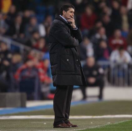 Trainer Juan Ramon Lopez Caro (Real Madrid) nachdenklich -  Fußball Herren Copa del Rey 2005 2006, Spanischer Pokal, Pokalspiel, Real Madrid CF Einzelbild Madrid Nachdenklichkeit,
