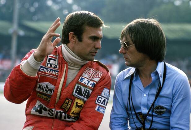 Carlos Reutemann (Argentinien Ferrari, li.) im Gespräch mit Teamchef Bernie Ecclestone (England Brabham Alfa Romeo) Motorsport Grand Prix Herren Großer Preis von Italien 1978, Formel 1 Weltmeisterschaft, F1, F, GP, WM Gruppe Monza