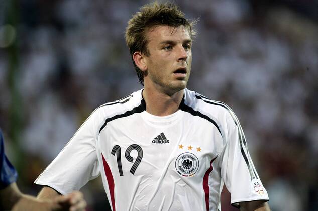 Bernd Schneider (Deutschland) Fußball WM Herren WM 2006, Länderspiel, Nationalteam, Halbfinale, Nationaltrikot, Deutschland Einzelbild Dortmund Fußball WM Herren WM 2006, Länderspiel, Nationalteam, Halbfinale, Nationaltrikot, Deutschland Einzelbild Dortmund