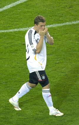 Lukas Podolski (Deutschland) Fußball WM Herren WM 2006, Länderspiel, Nationalteam, Halbfinale, Nationaltrikot Einzelbild Dortmund Fußball WM Herren WM 2006, Länderspiel, Nationalteam, Halbfinale, Nationaltrikot Einzelbild Dortmund