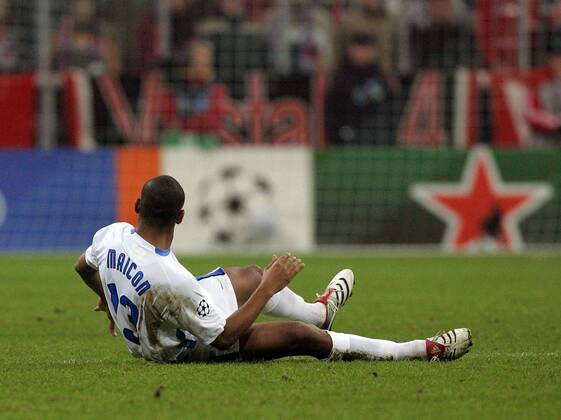 Maicon (Inter) am Boden Fußball EC 1 Herren Champions League 2006 2007, FC Internazionale Mailand Einzelbild München Fußball EC 1 Herren Champions League 2006 2007, FC Internazionale Mailand Einzelbild München