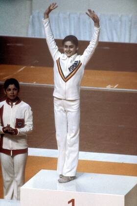 Nadia Comaneci (Rumänien) - Olympiasiegerin im Mehrkampf, daneben die Zweitplatzierte Nelli Kim (Sowjetunion) Turnen OS Sommer Damen Olympische Spiele 1976, Sommerspiele, Geräteturnen, Kunstturnen Gruppe Aufnahmedatum geschätzt Montreal Freude, Turnen OS Sommer Damen Olympische Spiele 1976, Sommerspiele, Geräteturnen, Kunstturnen Gruppe Aufnahmedatum geschätzt Montreal Freude,