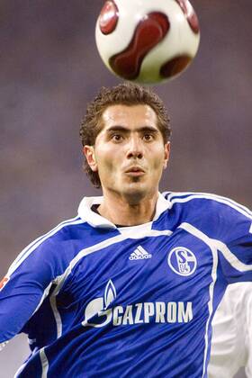 Hamit Altintop (Schalke) am Ball Fußball 1. BL Herren Saison 2006 2007, Test, Testspiel, FC Schalke 04 Einzelbild Gelsenkirchen Dynamik, Fußball 1. BL Herren Saison 2006 2007, Test, Testspiel, FC Schalke 04 Einzelbild Gelsenkirchen Dynamik,