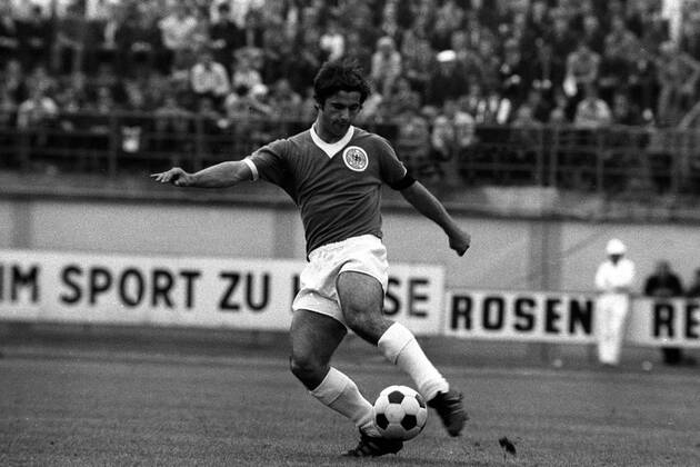 Gerd Müller (BR Deutschland) am Ball Fußball Länderspiel Herren Freundschaftsspiel 1969, Test, Testspiel, Nationalmannschaft, Nationaltrikot, BRD, Vneg, Vsw Einzelbild Wien Dynamik, Fußball Länderspiel Herren Freundschaftsspiel 1969, Test, Testspiel, Nationalmannschaft, Nationaltrikot, BRD, Vneg, Vsw Einzelbild Wien Dynamik,