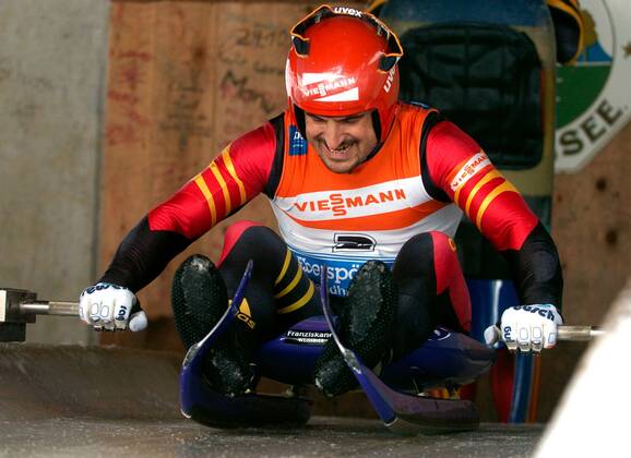 Georg Hackl (Deutschland) - Start Rennrodeln Herren Weltcup 2003 2004, Welt Cup, Worldcup, World, WC, Rodeln, Rennschlitten, Rennschlittensport Einzelbild Ruhpolding Rennrodeln Herren Weltcup 2003 2004, Welt Cup, Worldcup, World, WC, Rodeln, Rennschlitten, Rennschlittensport Einzelbild Ruhpolding