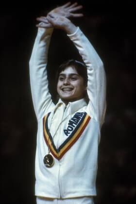Nadia Comaneci (Rumänien) - Olympiasiegerin 1976 Turnen OS Sommer Damen Olympische Spiele 1976, Sommerspiele, Geräteturnen Kunstturnen Einzelbild Montreal Turnen OS Sommer Damen Olympische Spiele 1976, Sommerspiele, Geräteturnen Kunstturnen Einzelbild Montreal