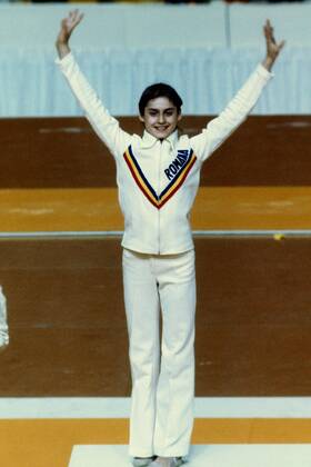 Nadia Comaneci (Rumänien) - Olympiasiegerin 1976 Turnen OS Sommer Damen Olympische Spiele 1976, Sommerspiele, Geräteturnen Kunstturnen Einzelbild Montreal Turnen OS Sommer Damen Olympische Spiele 1976, Sommerspiele, Geräteturnen Kunstturnen Einzelbild Montreal