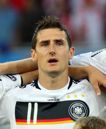 Miroslav Klose (Deutschland) - Nationalhymne - (080608SEB027) Fußball EM Herren EURO 2008, Länderspiel, Nationalmannschaft, Nationaltrikot Porträt Klagenfurt Fußball EM Herren EURO 2008, Länderspiel, Nationalmannschaft, Nationaltrikot Porträt Klagenfurt