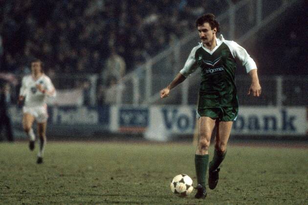 Rudi Völler (Bremen) Fußball 1. BL Herren DEUTSCHSPRACHIGE SPORTZEITSCHRIFTEN UND -ZEITUNGEN NUR NACH RÜCKSPRACHE 1984 1985 Einzelbild Hamburg Dynamik,