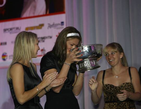 Preisverleihung 2008 im Moskauer Hotel Radisson, v.li.: Elena Vesnina, Dinara Safina und Anna Chakvetadze (alle Rußland) -  Tennis Damen Russian Cup 2008, WTA Tour, Preisverleihung, Ehrung, Spielerehrung Gruppe Moskau Freude,