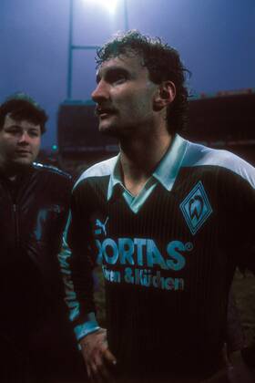 Rudi Völler (Bremen) Fußball 1. BL Herren DEUTSCHSPRACHIGE SPORTZEITSCHRIFTEN UND -ZEITUNGEN NUR NACH RÜCKSPRACHE 1986 1987 Einzelbild Bremen