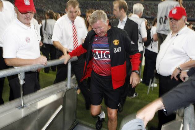 Manchester United s Sir Alex Ferguson makes a late dash for his plane after his delayed departure EDITORIAL USE ONLY. No use with unauthorised audio, video, data, fixture lists, club league logos or live services. Online in-match use limited to 120 images, no video emulation. No use in betting, games or single club league player publications. o0 ManU