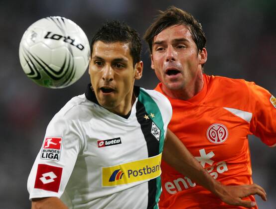 28.08.2009, Mönchengladbach, Deutschland, 1.Fussball Bundesliga - Saison 2009 2010, Borussia Mönchengladbach - FSV Mainz 05, Der Mainzer Zsolt Löw (re.) gegen Gladbachs Karim Matmour o0 Gladbach