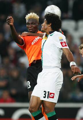 28.08.2009, Mönchengladbach, Deutschland, 1.Fussball Bundesliga - Saison 2009 2010, Borussia Mönchengladbach - FSV Mainz 05, Der Mainzer Aristide Bance (li.) gegen Gladbachs Dante o0 Gladbach
