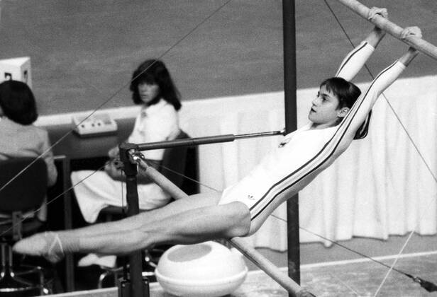 NADIA COMANECI - Romania  - ZUMAk09 o0 Aufnahmedatum geschätzt o0 Turnen Kunstturnen Geräteturnen o0 Damen Stufenbarren