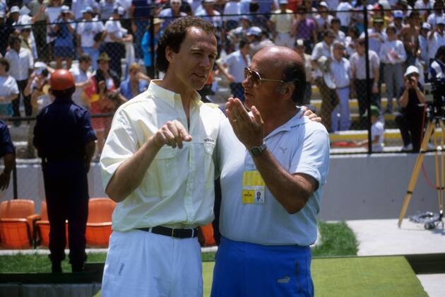 Teamchef Franz Beckenbauer (BR Deutschland, li.) und Nationaltrainer Omar Borras (Uruguay) Fußball Länderspiel Herren WM 1986, Nationalteam, BRD, Uruguay - BR Deutschland 1:1 Gruppe Queretaro