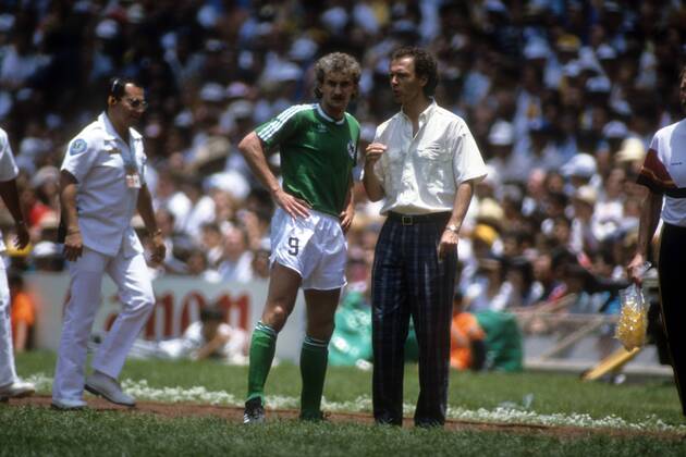 Teamchef Franz Beckenbauer (re.) und Rudi Völler (beide BR Deutschland) Fußball WM Herren WM Finale 1986, Länderspiel, Nationalteam, Nationaltrikot, BRD Gruppe Mexiko City
