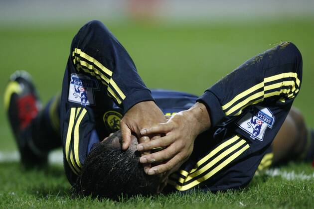Chelsea s Didier Drogba looks on dejected after a miss - Blackburn Rovers - FC Chelsea London, EDITORIAL USE ONLY. No use with unauthorised audio, video, data, fixture lists, club league logos or live services. Online in-match use limited to 120 images, no video emulation. No use in betting, games or single club league player publications. o0 Jubel, Freude