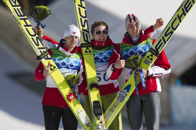 (L to R) Polands Adam Malysz, Switzerland s Winner Simon Ammann and Austria s Gregor Schlierenzauer in Ski Jumping Large Hill Individual Finals during Vancouver 2010 Winter Olympics at the Whistler Olympic Park in Whistler, British Columbia, February 20, 2010.  OLY20100220812 o0 Jubel Freude Sieg Olympiasieg Siegerehrung