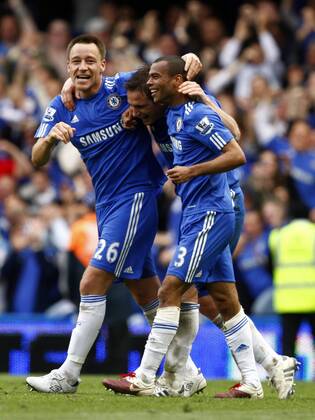 Football - Premier League - Chelsea FC London vs. Wigan Athletic: Left to Right:- Chelsea s John Terry, Chelsea s Frank Lampard and Chelsea s Ashley Cole celebrate at Stamford Bridge o0 Jubel Freude