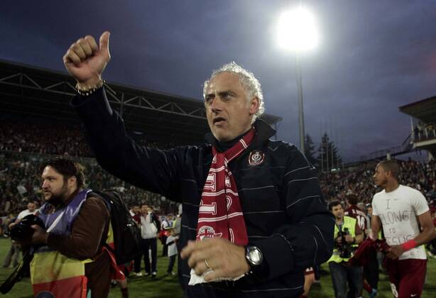 15.05.2010 Cluj-Napoca(Romania), CFR Cluj 1907 - FC International Curtea de Arges, Liga 1, Andrea Mandrolini, CFR Cluj coach celebration : o0 Jubel, Freude
