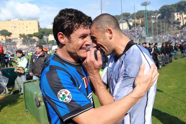 Javier ZANETTI (li.) und Walter SAMUEL - Inter Mailand feiert den Gewinn der italienischen Meisterschaft 16 5 2010 Serie A ANDREAXSTACCIOLI o00 Scudetto