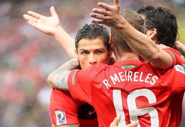 Christiano Ronaldo (L) Portugal soccer players celebrate scoring another goal Portugal (red) vs. North Korea (white) 7:0 Gallo201001 o0 Jubel, Freude
