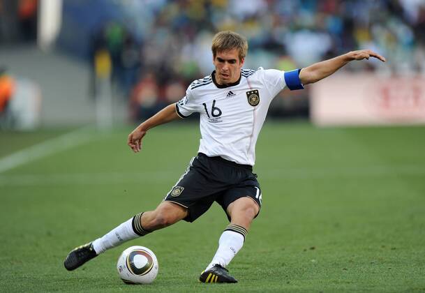 FUSSBALL WM 2010, ACHTELFINALE, 27.06.2010, Deutschland - England 4:1, Philipp Lahm (Deutschland) am Ball -