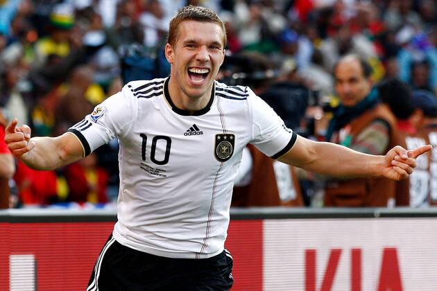 FUSSBALL WM 2010 ACHTELFINALE 27.06.2010 Deutschland - England Lukas PODOLSKI (Deutschland) bejubelt seinen Treffer o0 Jubel Freude Emotionen
