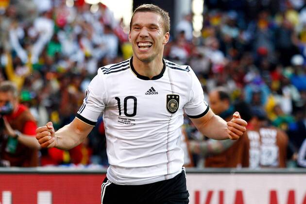 FUSSBALL WM 2010 ACHTELFINALE 27.06.2010 Deutschland - England Lukas PODOLSKI (Deutschland) bejubelt seinen Treffer o0 Jubel Freude Glück