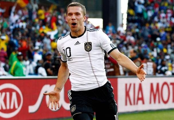 FUSSBALL WM 2010 ACHTELFINALE 27.06.2010 Deutschland - England Lukas PODOLSKI (Deutschland) bejubelt seinen Treffer o0 Jubel Freude