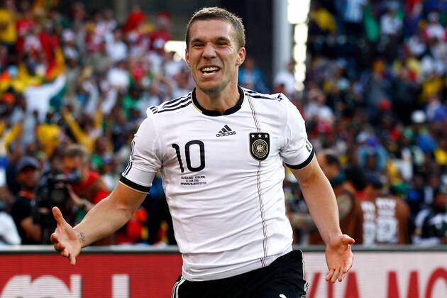 FUSSBALL WM 2010 ACHTELFINALE 27.06.2010 Deutschland - England Lukas PODOLSKI (Deutschland) bejubelt seinen Treffer o0 Jubel Freude