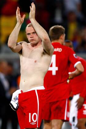 FUSSBALL WM 2010 ACHTELFINALE 27.06.2010 Deutschland - England Wayne ROONEY (England) nach dem Abpfiff enttaeuscht o0 nackt