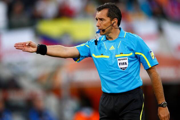 FUSSBALL WM 2010 ACHTELFINALE 27.06.2010 Deutschland - England, Schiedsrichter Jorge LARRIONDA (Uruguay) --