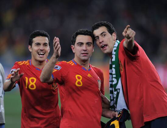 FUSSBALL WM 2010 FINALE 11.07.2010 Holland - Spanien JUBEL Spanien ; PEDRO , Xavi Hernandez und Sergio BUSQUETS (v.li.)